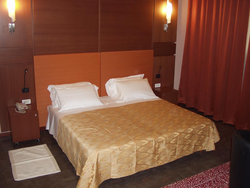 Hotel Mareschi Palace 诺瓦拉 外观 照片