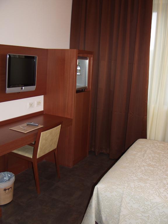 Hotel Mareschi Palace 诺瓦拉 外观 照片