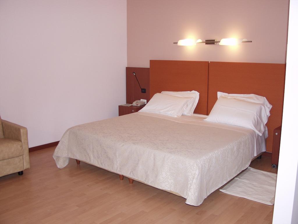 Hotel Mareschi Palace 诺瓦拉 外观 照片