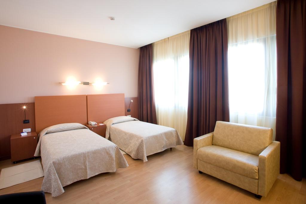 Hotel Mareschi Palace 诺瓦拉 外观 照片